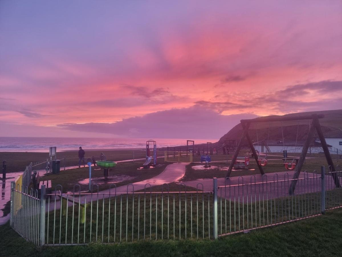 Impeccable Beachfront 2-Bed Cottage In St Bees Eksteriør bilde